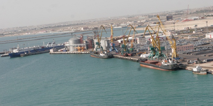 Azerbaijan helps unload Aktau port